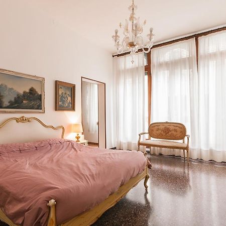 Appartamento Dei Frari Венеция Стая снимка